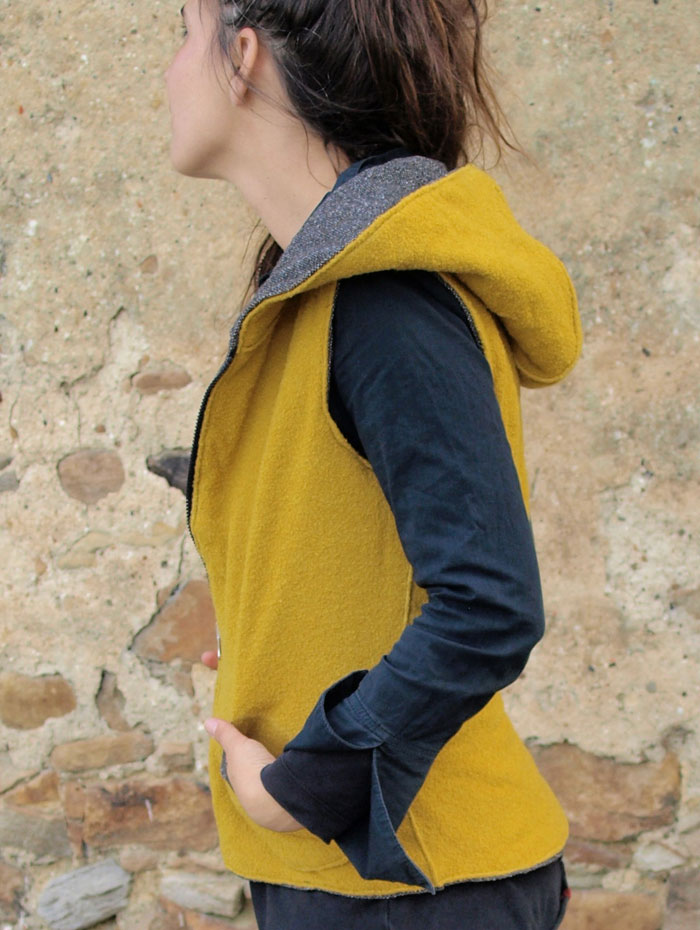The Sastre. Chaleco amarillo y gris reversible