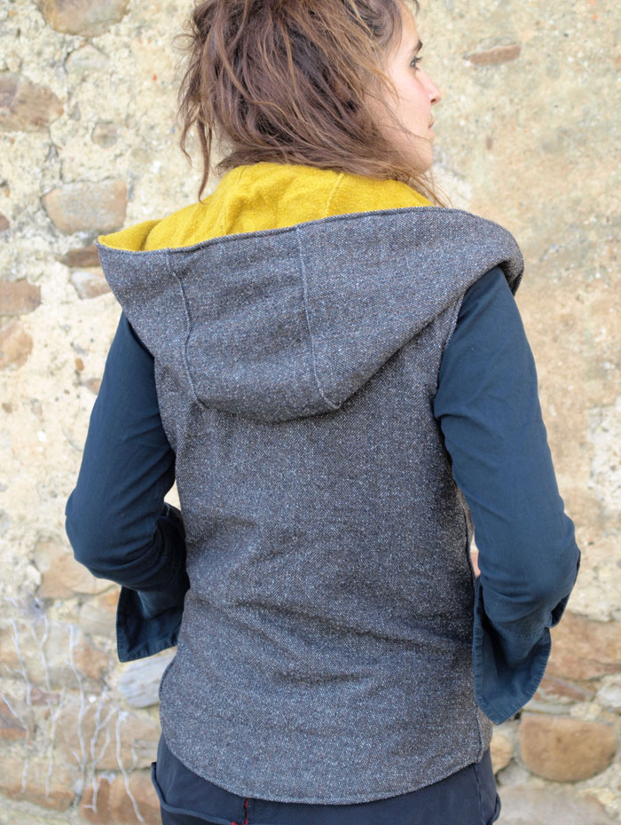 The Sastre. Chaleco amarillo y gris reversible