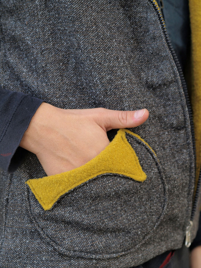 The Sastre. Chaleco amarillo y gris reversible