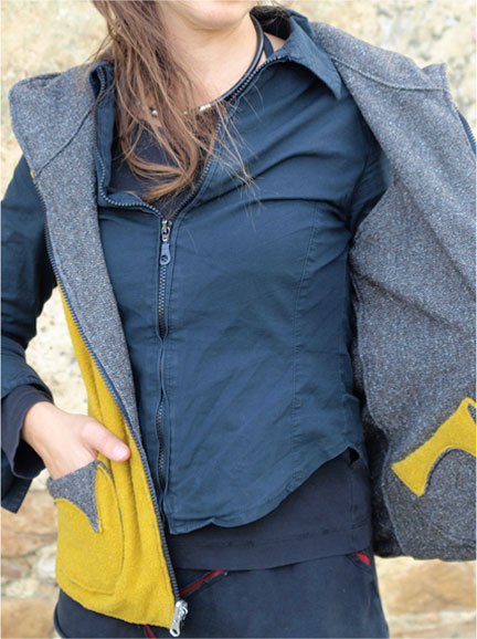 The Sastre. Chaleco amarillo y gris reversible